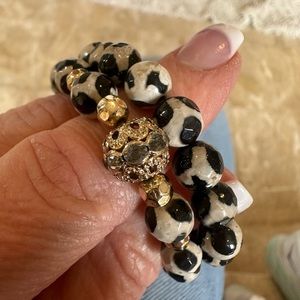 New Park Lane two stretch bracelet set

Black and white painted genuine agate